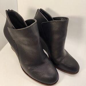 Gianni Bini Black Leather Booties